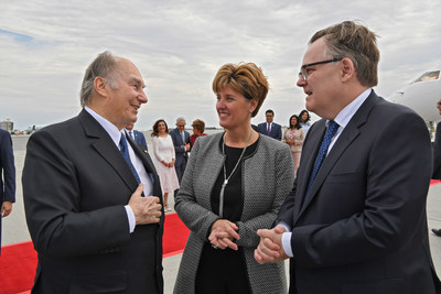 The Honourable Marie-Claude Bibeau, Minister of International Development and La Francophonie together with Ambassador Marc-André Blanchard, the Permanent Representative of Canada to the United Nations, welcoming His Highness the Aga Khan to Canada on the occasion of his Diamond Jubilee. (AKDN/ Zahur Ramji) (CNW Group/Ismaili Council for Canada)
