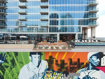 Completed by Kansas City-based muralist Alexander Austin on the north side of the building, this mural celebrates the history of the Negro Leagues and includes Buck O’Neal, Satchel Paige and Jackie Robinson among others.