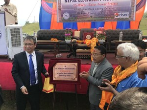 Risen Energy prehlbuje expanziu za hranicami Číny výstavbou prvej veľkej pozemnej fotovoltickej elektrárne v Nepáli