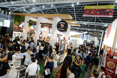 Crowds thronging the show floor at FHA2018 (PRNewsfoto/FHA2018)