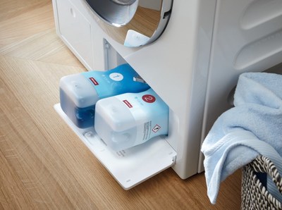 TwinDos : Le tout premier système de distribution automatique précise du détergent en deux phases, qui donne des économies de lessive qui peuvent aller jusqu’à 30 %. (Groupe CNW/Miele Canada)