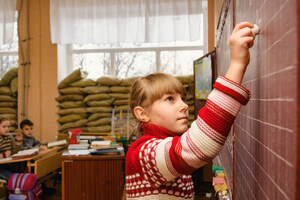 School children caught in the crossfire of eastern Ukraine's four-year conflict - UNICEF