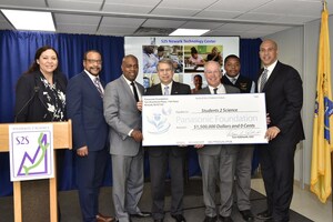 U.S. Senator Cory Booker And Newark Mayor Ras Baraka Unveil Students 2 Science's New State-Of-The-Art STEM Education Laboratory In The Heart Of Newark