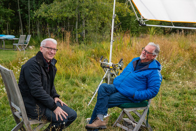 Thomas D. Mangelsen and Anderson Cooper filming in Wyoming.