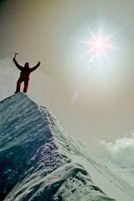 Expdition '92 du mont Logan : mesurer la hauteur du sommet le plus haut au Canada, le mont Logan. (Groupe CNW/Socit gographique royale du Canada)