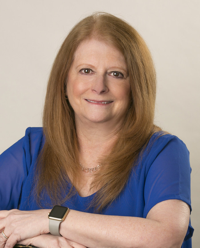 Jan Price National Director Of Women S Healthcare And Neurology Medical Science Liaisons Teams At Bayer Honored As Healthcare Businesswomen S Association Luminary