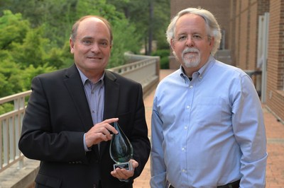 Kevin Hall, Unifi CEO receives 2018 UNC Sustainability Award from Albert Segars, PNC Distinguished Professor, Strategy & Entrepreneurship and Faculty Director, Center for Sustainable Enterprise.