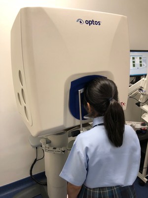The new procedure developed by Moorfields Eye Hospitals UAE can diagnose retinal problems in children and without injections (PRNewsfoto/Moorfields Eye Hospital Dubai)
