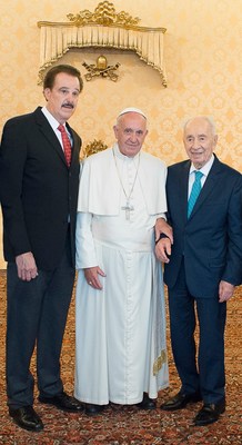 Mike Evans and Shimon Peres with Pope Francis