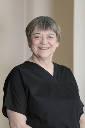 Northwest Kidney Centers Presents Distinguished Service Award to Mary Lewis, Long-time Educator of Clinicians
