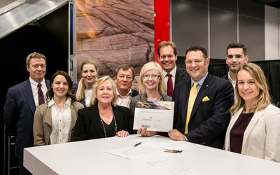 From left to right: Paul Thompson, Associate Deputy Minister, Innovation, Science and Economic Development Canada; Theresa Rath Spicer, HIAA; Bronwen Ray, WestJet; Sandra Teakle, France, Destination Canada; Louis Gosselin, WestJet; Joyce F. Carter, President and CEO, HIAA; Bert van der Stege, HIAA; David F. Goldstein, President and CEO, Destination Canada; Scott Singer, HIAA; and Nicole Scaplen, HIAA. (CNW Group/Destination Canada)