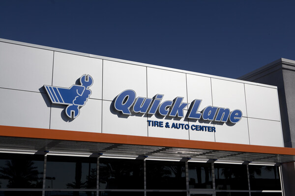 In addition to its traditional service department, Holiday Ford also hosts a Quick Lane.