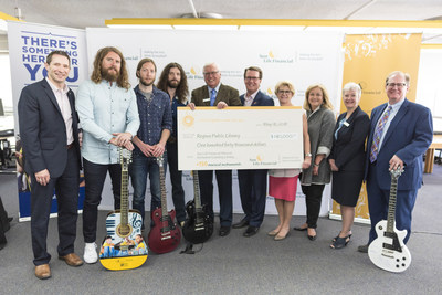 La Financière Sun Life et le groupe The Sheepdogs lancent le Programme de prêt d'instruments de musique en bibliothèques de la Financière Sun Life dans le réseau des bibliothèques publiques de Regina (Groupe CNW/Financière Sun Life Canada)