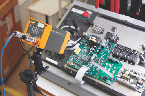 The RSE300 and RSE600 cameras continuously stream up-to-60 frames of data per second, allowing for detailed monitoring of temperature patterns and variances. With the included SmartView® desktop software, users can remotely focus the camera, auto-capture images, adjust level and span, and analyze infrared videos frame-by-frame. The software also makes it easy to edit images, generate customized reports, and export images to multiple formats to share thermal data quickly.