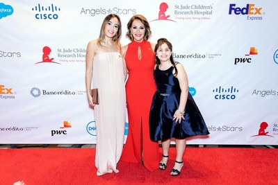 Julia Rodriguez, María Elena Salinas y Victoria, paciente de St. Jude, en la 16a. gala FedEx St. Jude Angels & Stars