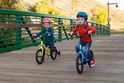 how to teach a child to ride a 2 wheel bike