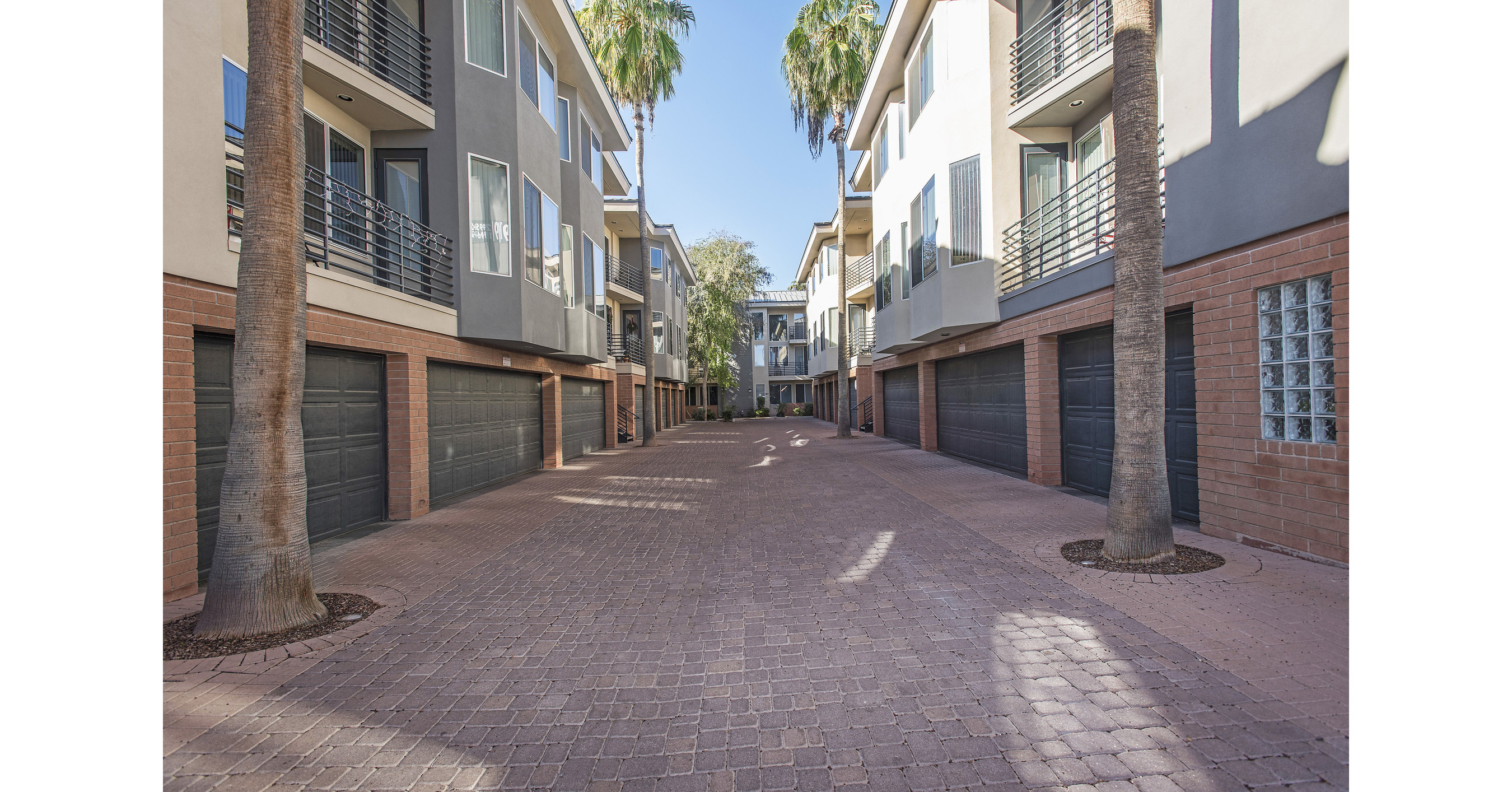 Security Properties Acquires Phoenix, AZ Pavilions on Central Apartments