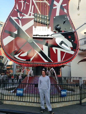 Eddie Van Halen posing in front of VSG’s huge guitar at Universal Studios