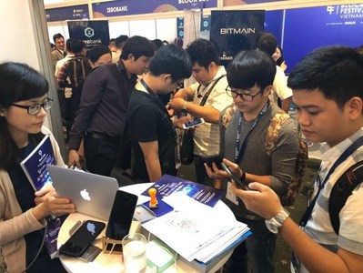 Many visitors gathering around Ifoods chain Booth