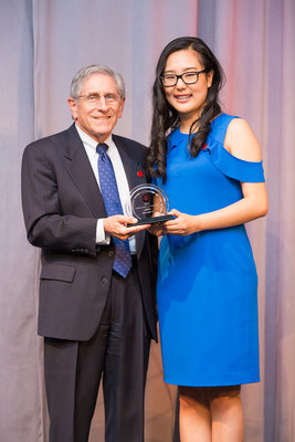 Michelle Li, of Ballwin, Mo., receives her award from Campaign for Tobacco-Free Kids President Matthew L. Myers.