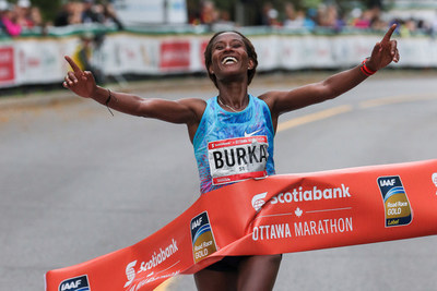 Geleta Burka of Ethiopia sets a new Canadian soil record at the 2018 Scotiabank Ottawa (CNW Group/Scotiabank)