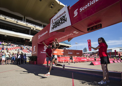 Feyera Dadi wins the 2018 Scotiabank Calgary Marathon men’s race. (CNW Group/Scotiabank)