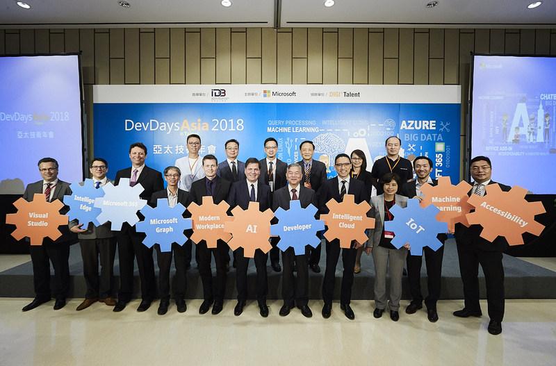 DevDays Asia aims to fully empower local AI developers. Microsoft Introduces AI, data analysis, and smart productivity platforms to boost innovation momentum for Intelligent Taiwan. The fifth from right of the first row is Shen Jong-chin, Minister of Economic Affairs of Taiwan, and the middle of the first row is Alain Crozier, Corporate Vice President, Chairman and Chief Executive Officer of Microsoft GCR.