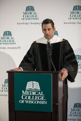 The Medical College of Wisconsin bestowed an honorary doctorate of humanities degree to Green Bay Packers quarterback Aaron Rodgers for his commitment to end childhood cancer through his collaborative efforts with MCW’s faculty, Children’s Hospital of Wisconsin, and others in the community on behalf of the Midwest Athletes Against Childhood Cancer (MACC) Fund.