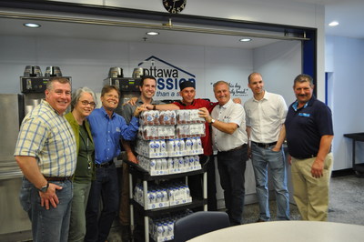 In honour of World Milk Day, Dairy Farmers of Canada (DFC), in partnership with the Dairy Processors Association of Canada (DPAC), were pleased to help those in need by donating healthy and nutritious dairy products to the Ottawa Mission. (CNW Group/Dairy Farmers of Canada (DFC))