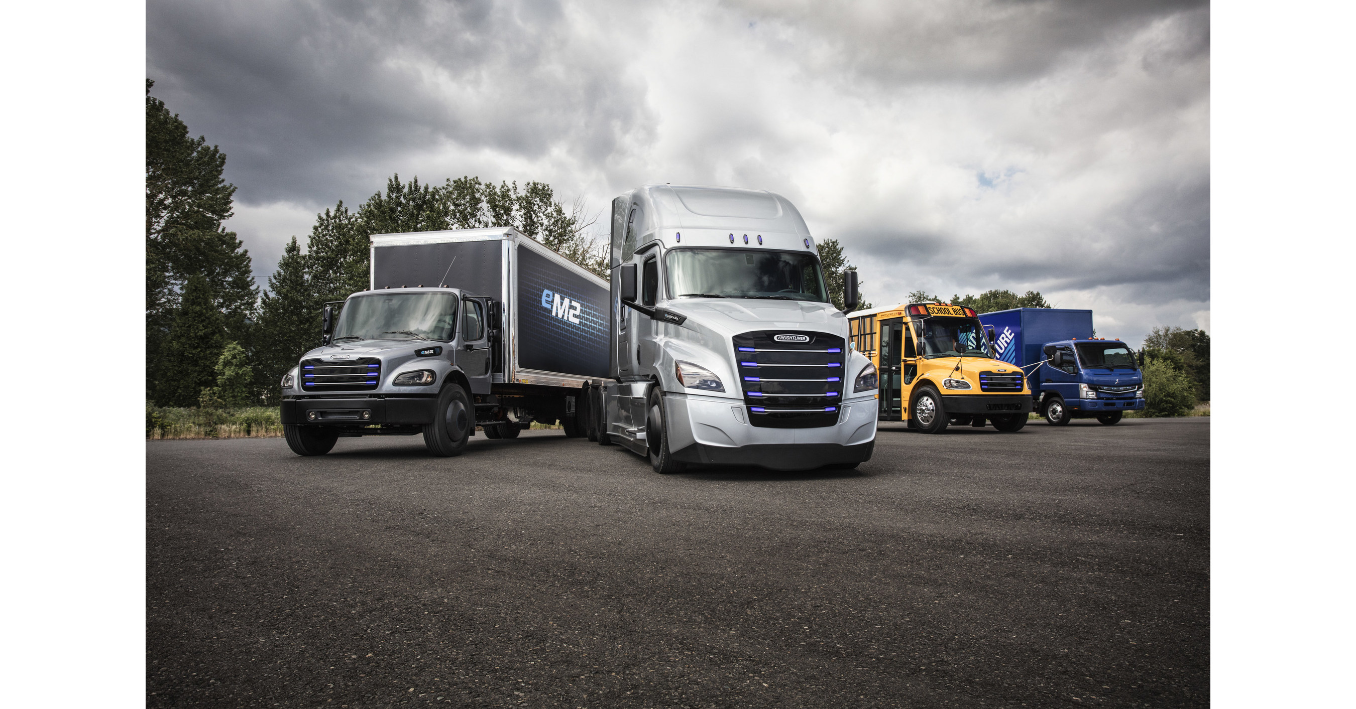 Daimler, Parent Company of Mercedes, Unveils an Electric Truck Ahead of  Tesla, image size:2700x1413