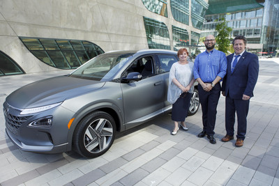 Surrey City Mayor Linda Hepner stands alongside Faizan Agha, Manager, Electric Vehicles, Product and Corporate Strategy, Hyundai Auto Canada Corp., and Surrey City Councillor, Mike Starchuk in front of NEXO, the newest fuel cell vehicle from Hyundai. (CNW Group/Hyundai Auto Canada Corp.)