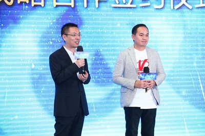 Wang Jun, Director of ZJSTV (left) and Andy Ng, Vice President of Tencent Music Entertainment Group (right)
