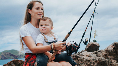 La mamá famosa Alexa PenaVega está ayudando a otras madres en todo la nación a planear sus propias aventuras familiares al aire libre con los Mejores Lugares Para Pescar y Navegar ¡Aprobados por Mamá! (PRNewsfoto/Recreational Boating & Fishing)