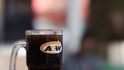 A&W Canada : la première chaîne de restauration en Amérique du Nord à éliminer les pailles en plastique (Groupe CNW/Services alimentaires A&W du Canada Inc.)