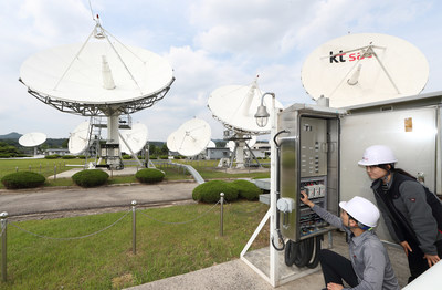 KT SAT employees inspect satellite antennas at the Kumsan Satellite Service Center on June 7.