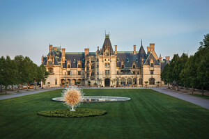 Chihuly glass sculptures, concerts under the stars help make summer shine at Biltmore this year