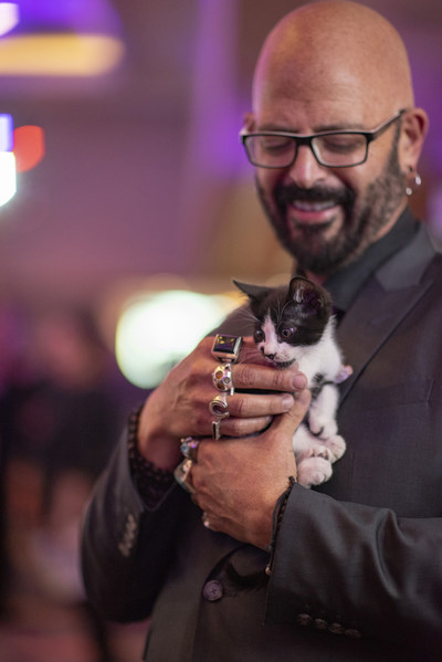 Jackson Galaxy on the red carpet during the 2018 Petco Foundation Awards Gala with an adoptable kitten from the San Diego Humane Society.
