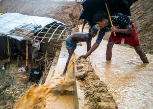 Des camps pour réfugiés rohingyas frappés par la mousson au Bangladesh : des milliers d'enfants sont en danger