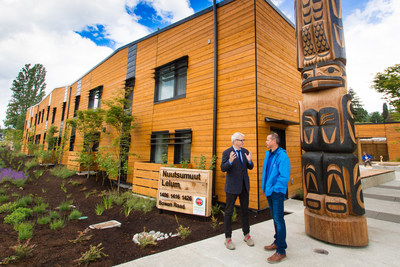 Adam Vaughan, Parliamentary Secretary to the Minister of Families, Children and Social Development and Chris Beaton, Executive Director, Nanaimo Aboriginal Centre. Photo: Gabriel Teo, CMHC. (CNW Group/Canada Mortgage and Housing Corporation)