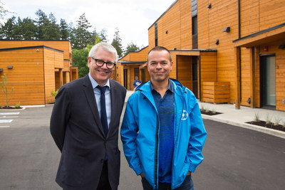 Adam Vaughan, Parliamentary Secretary to the Minister of Families, Children and Social Development and Chris Beaton, Executive Director, Nanaimo Aboriginal Centre. Photo: Gabriel Teo, CMHC. (CNW Group/Canada Mortgage and Housing Corporation)