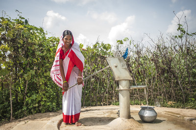 Binan Devi, 30, uses a new hand pump to collect clean water that she uses in her home in Bihar, northern India. With PepsiCo’s funding to Water Aid, similar hand pumps are now being installed in water-stressed southern India villages. (WaterAid/ Poulomi Basu)