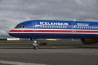 Icelandair flagger for Islands 100 års selvstendighet
