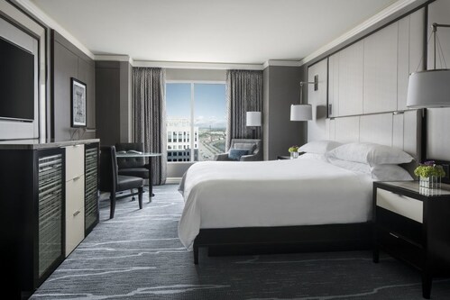 The Ritz-Carlton, Cleveland Entices With "Summer in the City" Picnic Package