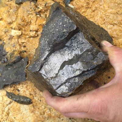 Figure 2: VMS fresh rock with sulfides debris taken from the trench outcrop (CNW Group/Canadian Metals Inc.)