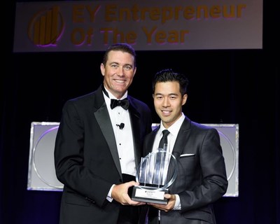 Steve Lau Accepts 2018 Entrepreneur Of The Year Award