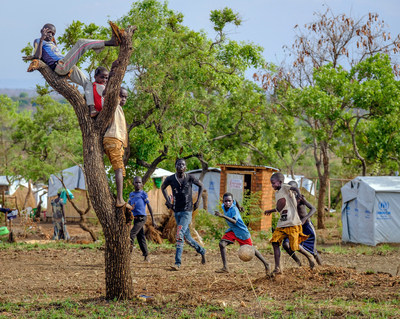 Recently arrived refugee children from South Sudan play football in Bidi bidi Refugee Settlement in Yumbe district of Uganda 28 February, 2017.  UNICEF/UN056925/Ose (CNW Group/UNICEF Canada)