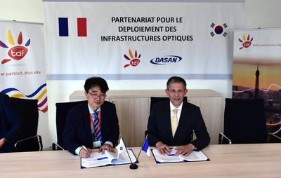 (Left) M. Giljoo Ra, CEO of DASAN FRANCE, (Right) M. Benoit Mérel, COO&CFO of TDF group