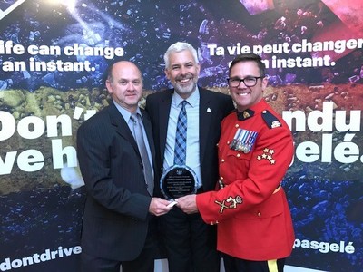 Mr. Eric Boisclaire President of CARS, Deputy Minister Stephan Rhodes and Cst. Jean Juneau (CNW Group/Royal Canadian Mounted Police)