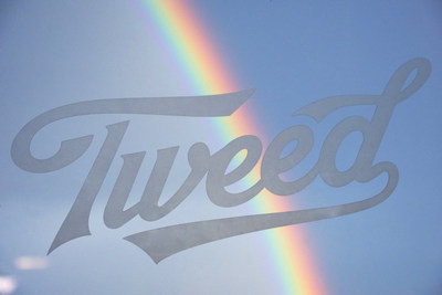 Logo: Tweed joins Pride Toronto to celebrate progress, fight stigma, and build a more inclusive world for all (CNW Group/Canopy Growth Corporation)