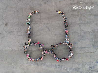 To celebrate the opening of the New York’s first school-based vision center, students gathered outside of Brooklyn’s PS 188 to create a “spectacle of spectacles” thanks to OneSight and LensCrafters.